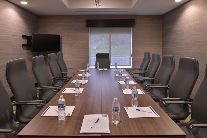 Holiday Inn Express & Suites Bryant - Benton Area by IHG