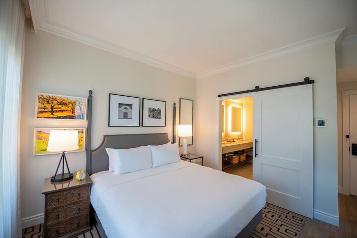 Hotel E