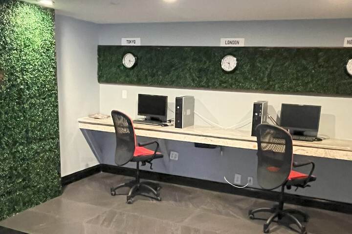 Business Center 29 of 33