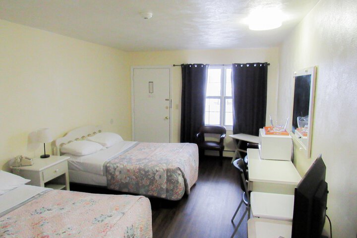 Room 11 of 18