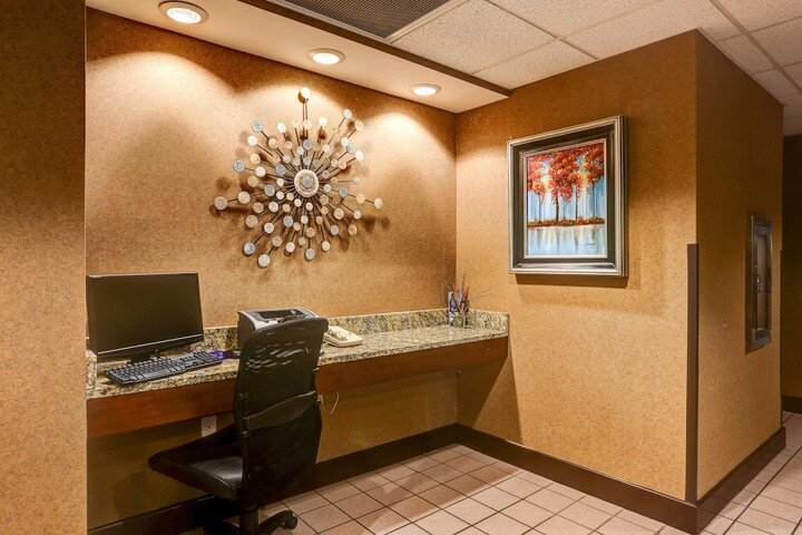 Business Center 24 of 25