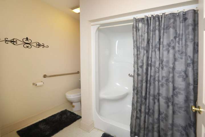 Room 32 of 94