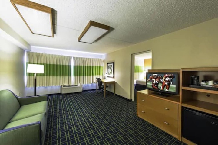 Room 33 of 42