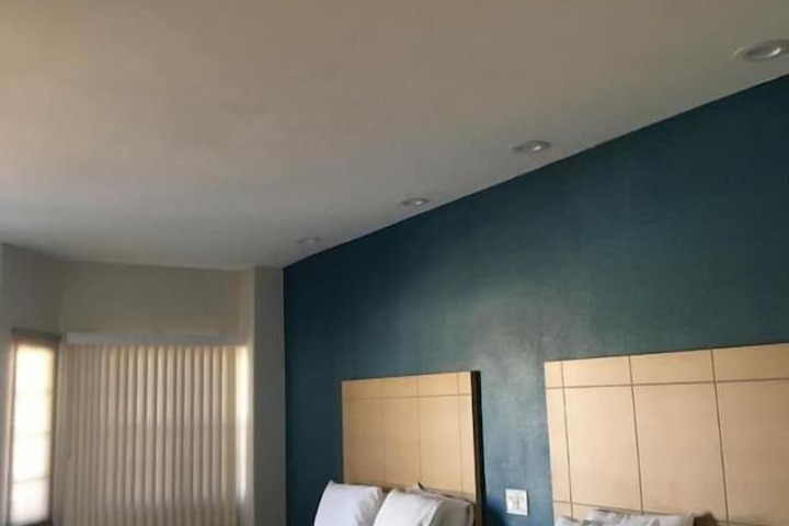 Room 5 of 27