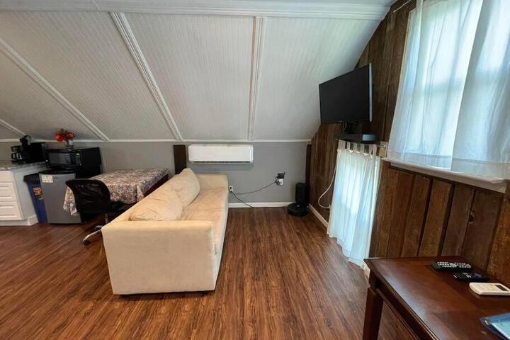 Eden Farm: Private Studio Minutes from Salisbury