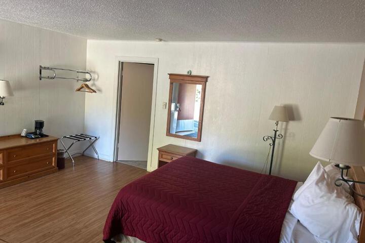 Redwood Arms Motel