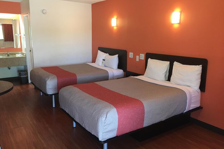 Room 25 of 34