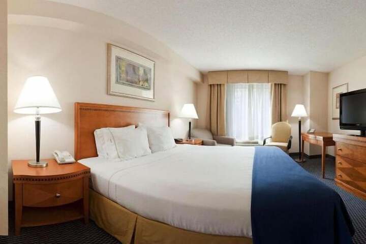 Room 14 of 32