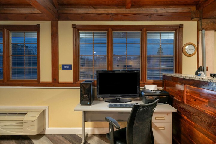 Business Center 34 of 34