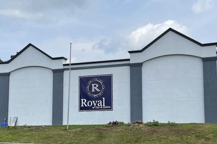 The Royal Inn & Suites
