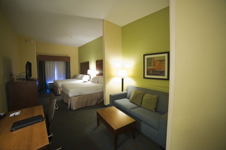 Room 32 of 46
