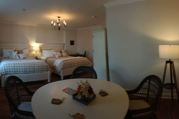 Harbor House Inn
