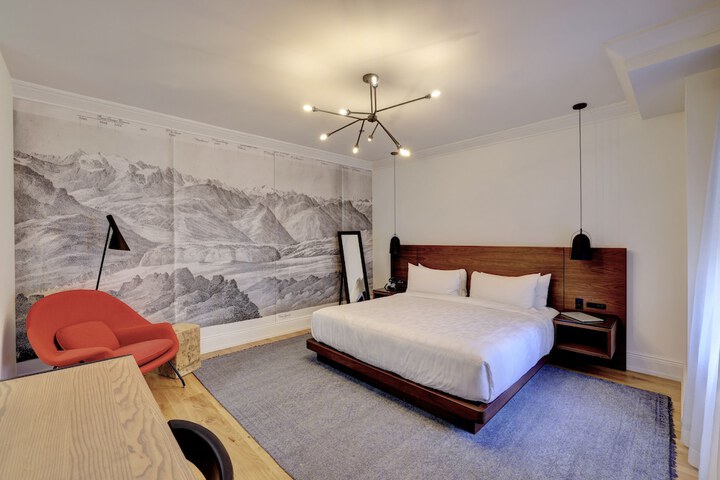 Room 8 of 55
