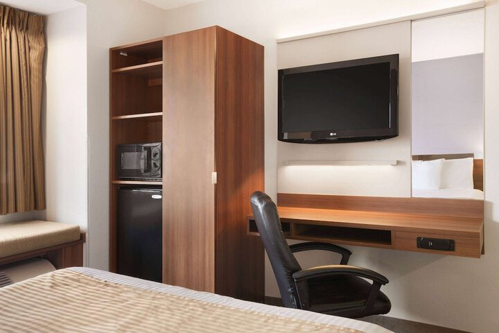 Room 11 of 19
