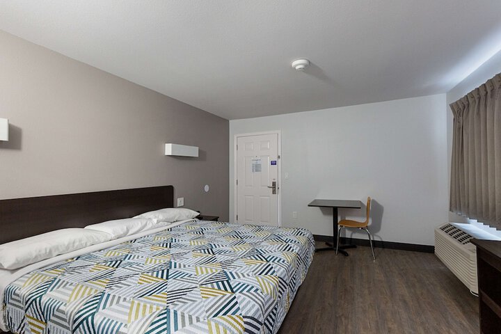 Room 16 of 34