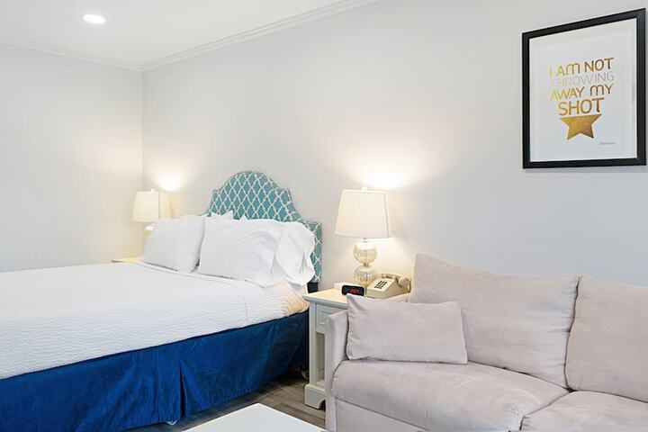Room 102 of 184