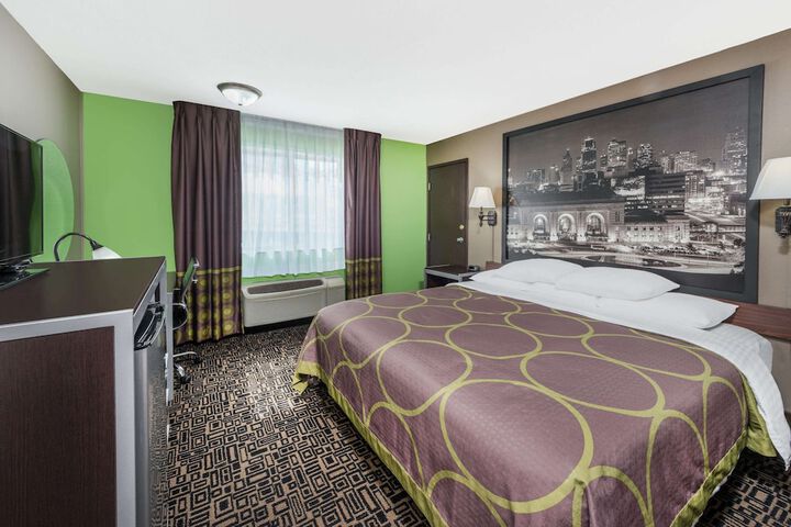 Room 4 of 15