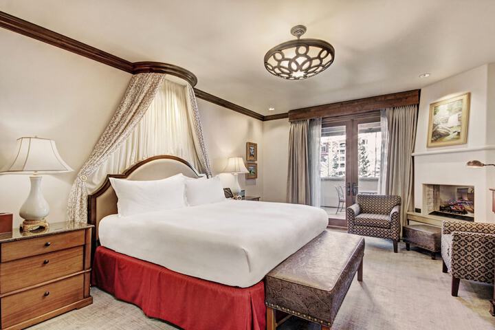 Room 328 of 450