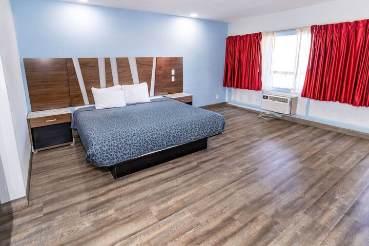 Room 6 of 25