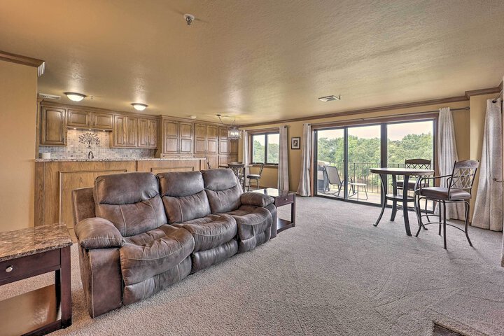 Golf Course & Lake Views: Cozy Afton Condo!