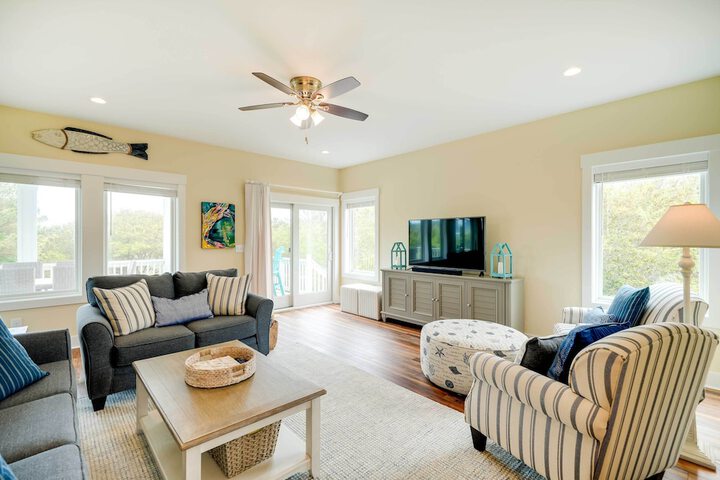 Corolla Vacation Rental w / Pool Walk to Beach!