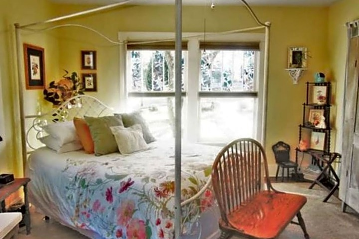 Maple Leaf Cottage Inn