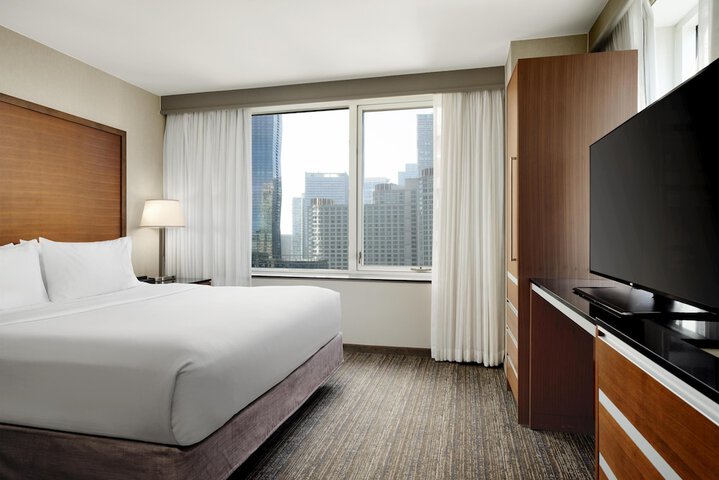 Embassy Suites by Hilton Chicago Downtown Magnificent Mile