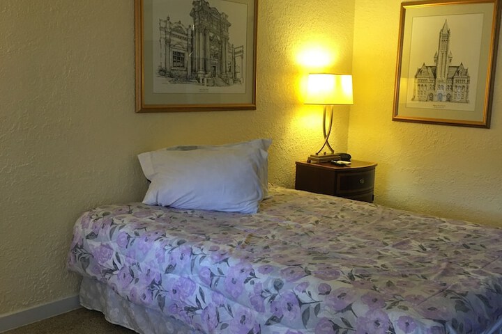 Room 9 of 15