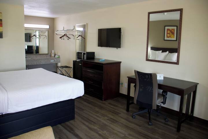 Room 14 of 33