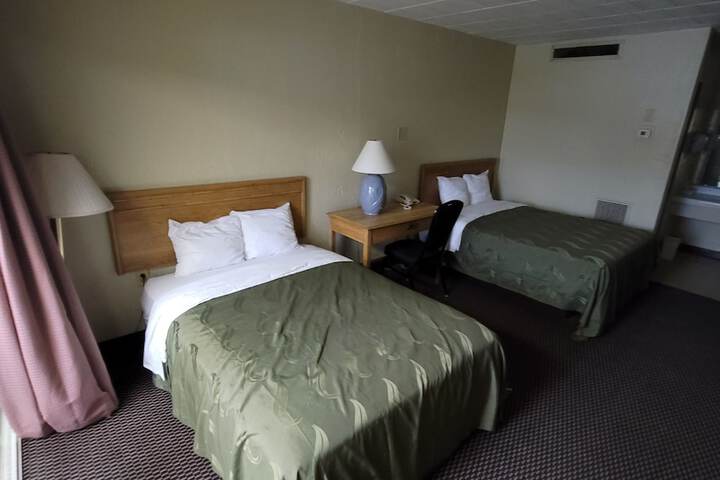 Room 8 of 10