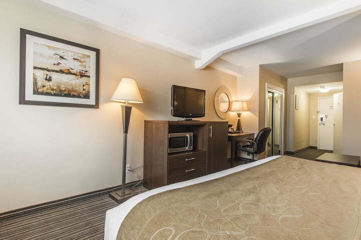 Room 11 of 35