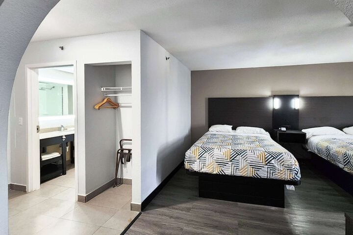 Room 16 of 32