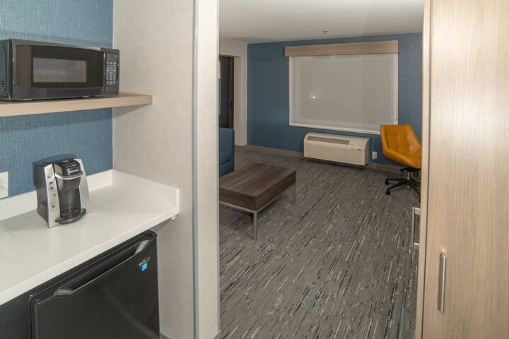Holiday Inn Express and Suites Moose Jaw by IHG