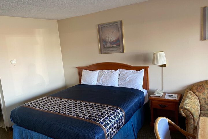 Room 12 of 28