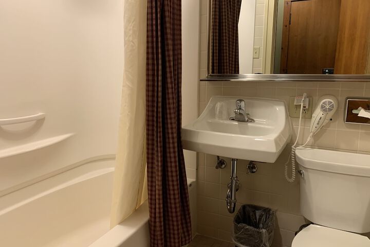 Room 19 of 48