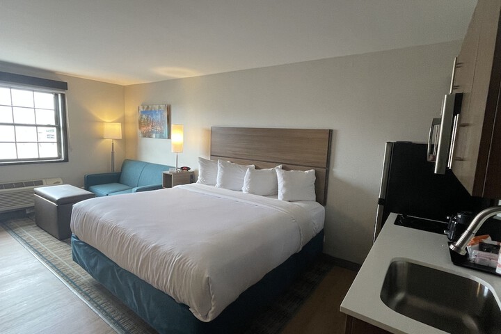 Room 8 of 16