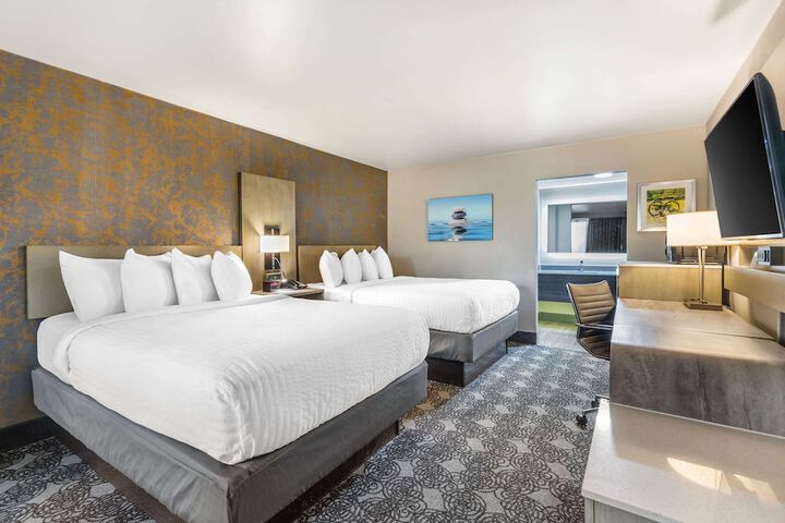 Room 32 of 80