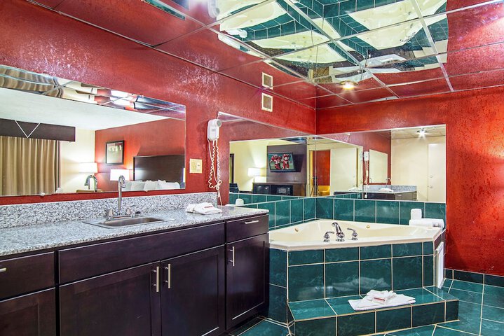 Red Roof Inn & Suites Greenwood SC