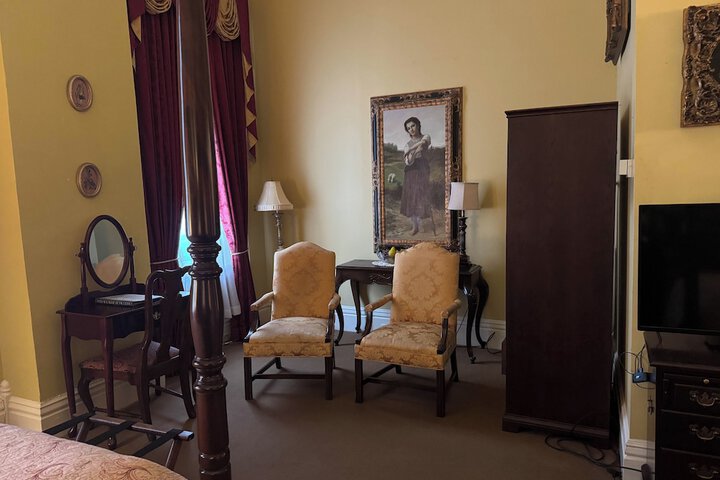 Room 53 of 142
