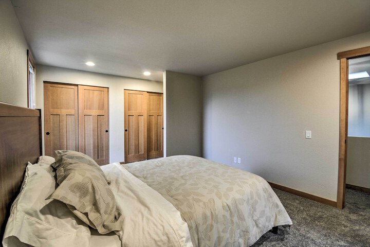 Luxurious Tacoma Retreat w / Quartz Countertops!