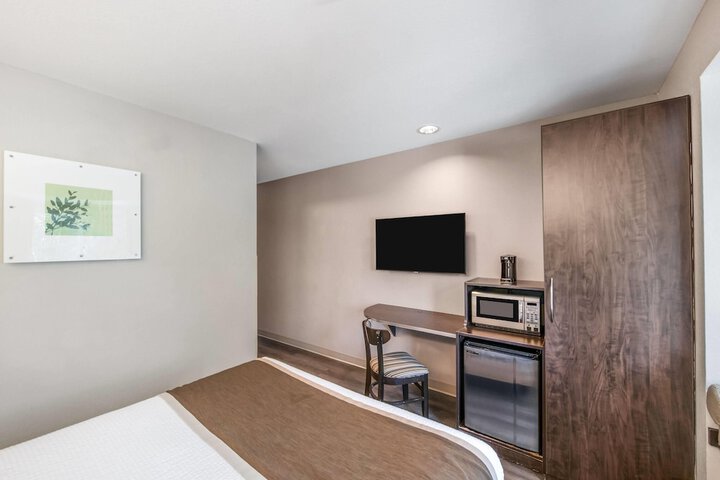 Microtel Inn & Suites by Wyndham Pearl River / Slidell