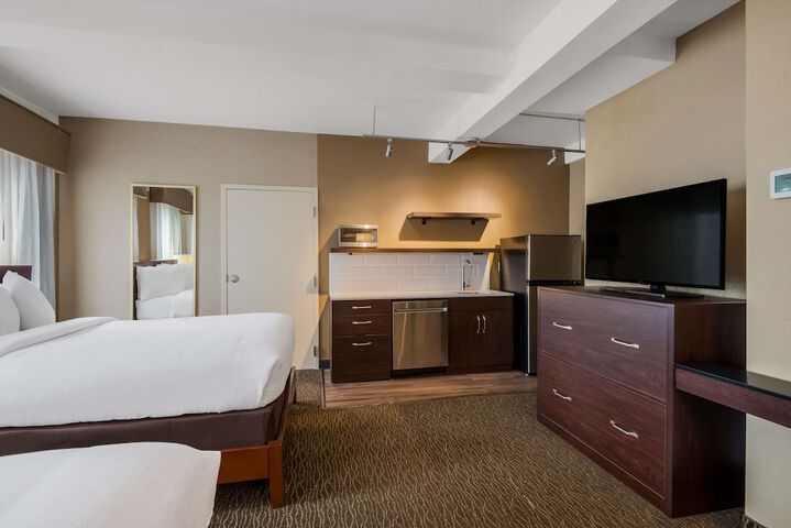 Room 25 of 33