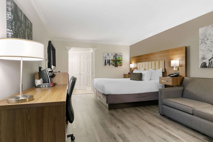 Room 28 of 61