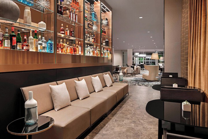 Lounge 40 of 48
