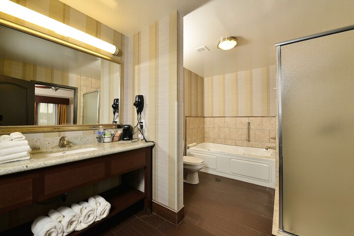 Room 15 of 40