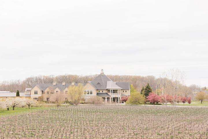 Riverbend Inn and Vineyard