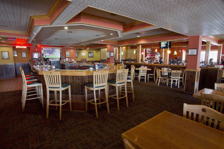 Oakes Hotel Overlooking the Falls