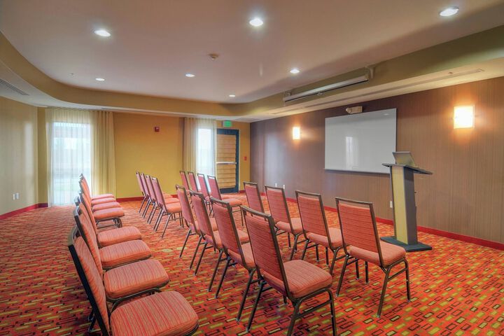 Courtyard by Marriott Medford Airport