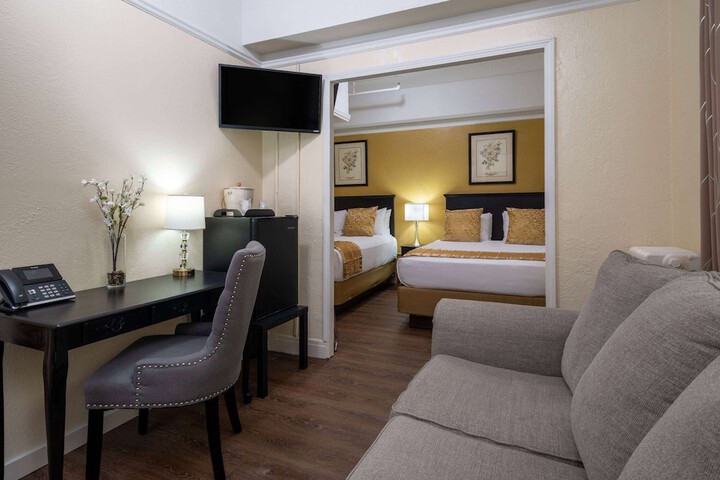 Room 52 of 67
