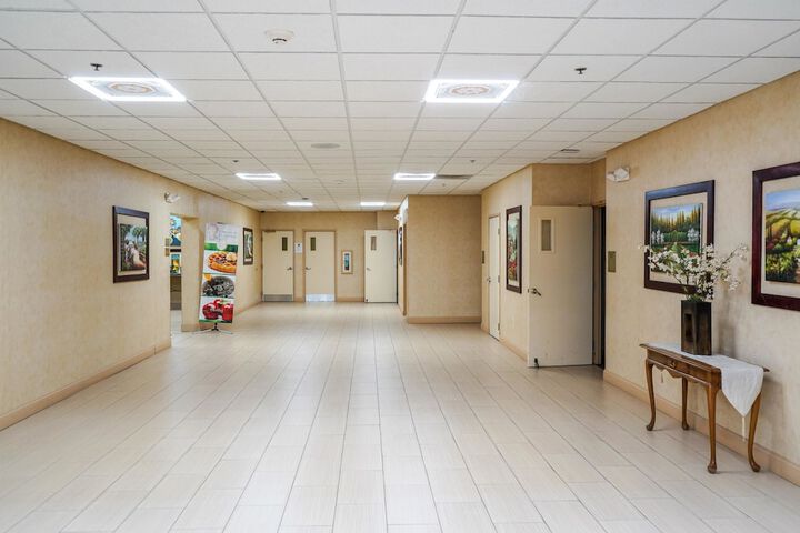 Ballroom/Hall 80 of 100
